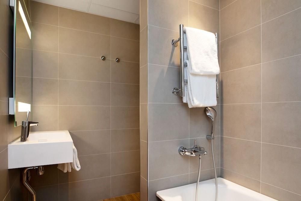 Ac Hotel By Marriott Stockholm Ulriksdal Солна Экстерьер фото